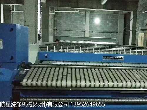 【視頻】洗衣房設(shè)備:送布機(jī)床單熨平機(jī)床單折疊機(jī)調(diào)試中